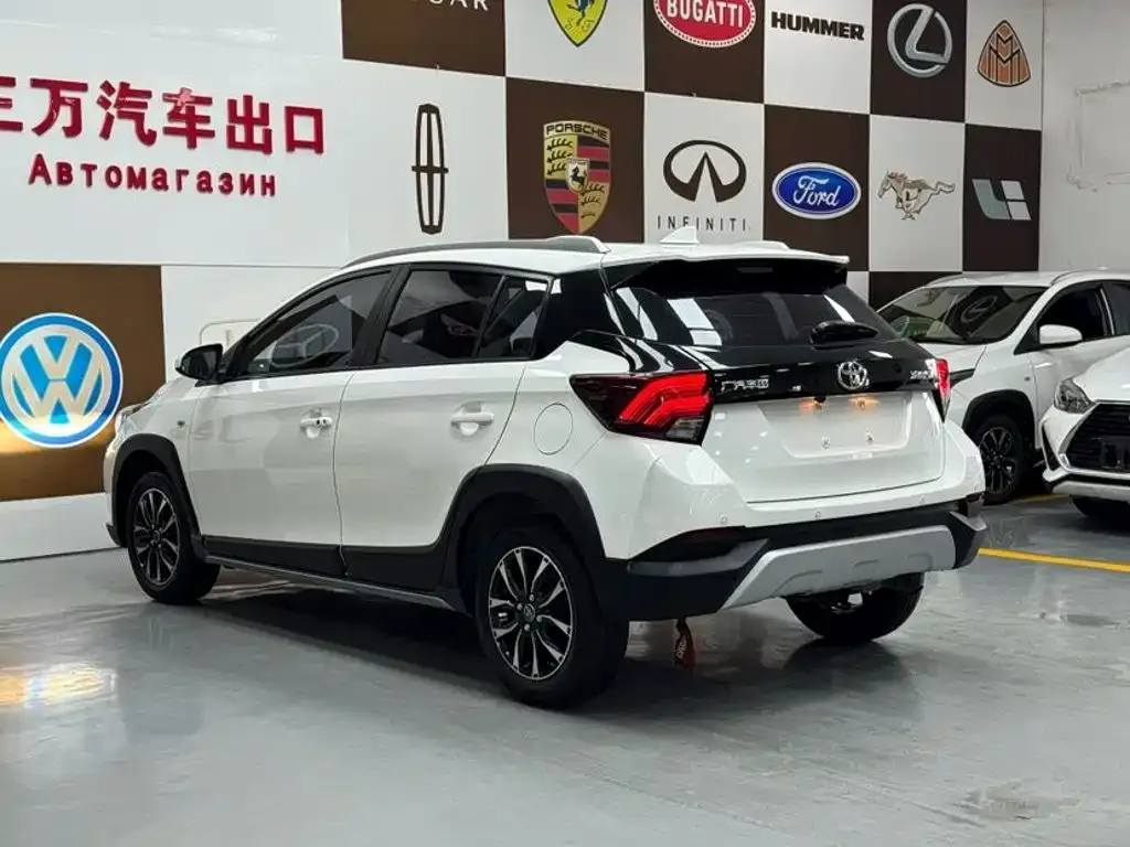 Toyota Yaris L — фото 6