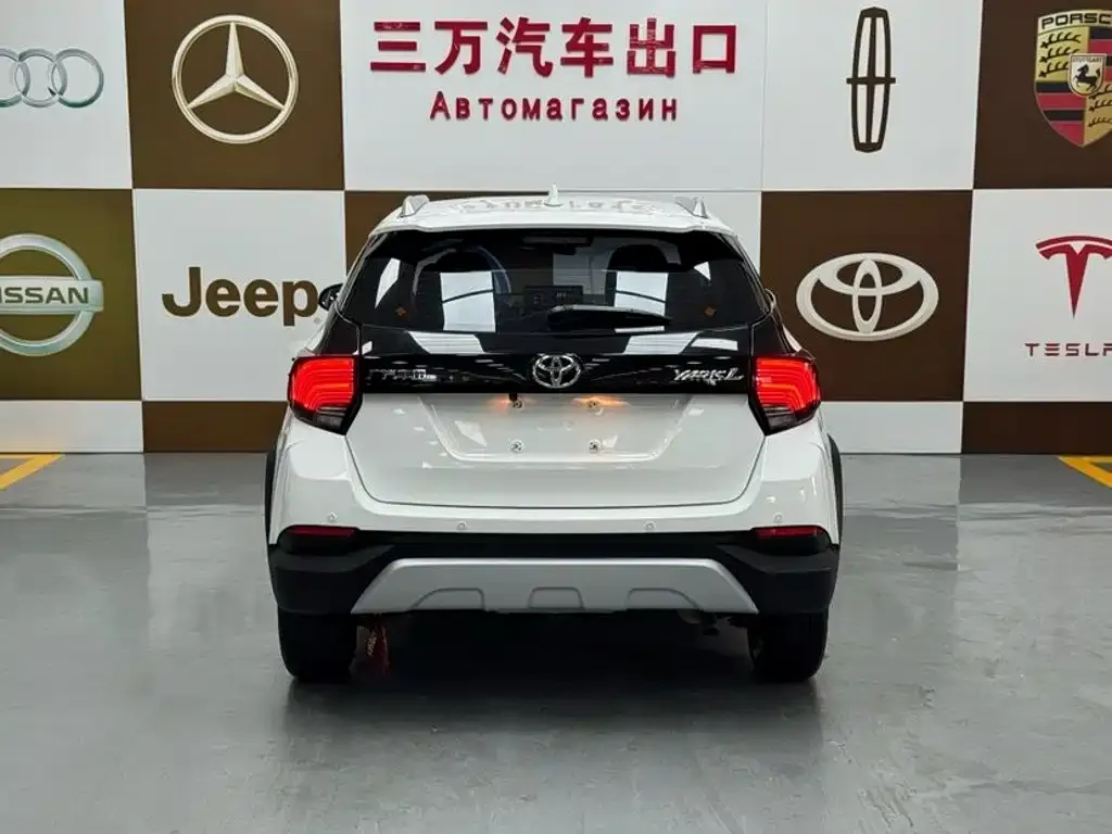 Toyota Yaris L — фото 8