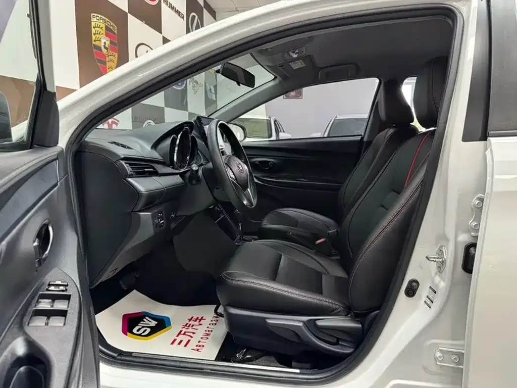 Toyota Yaris L — фото 9