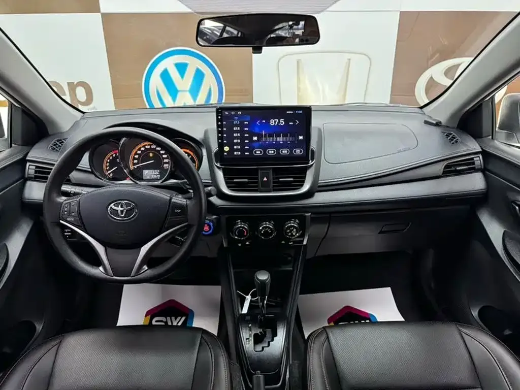 Toyota Yaris L — фото 7