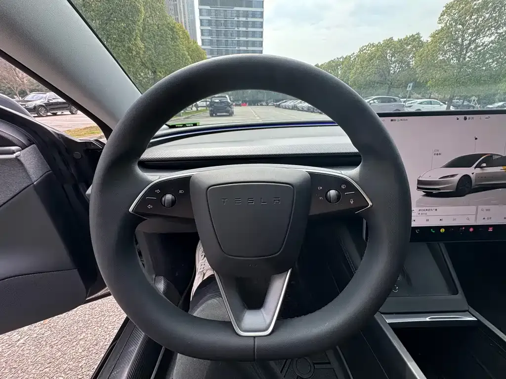 Tesla Model 3 — фото 5