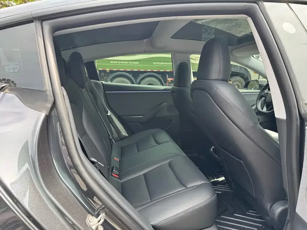 Tesla Model 3 — фото 2