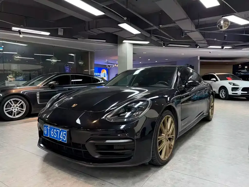 Porsche Panamera — фото 1