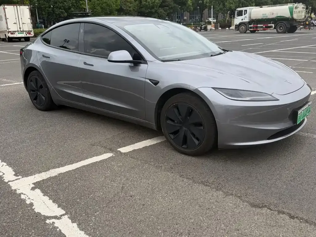Tesla Model 3 — фото 3