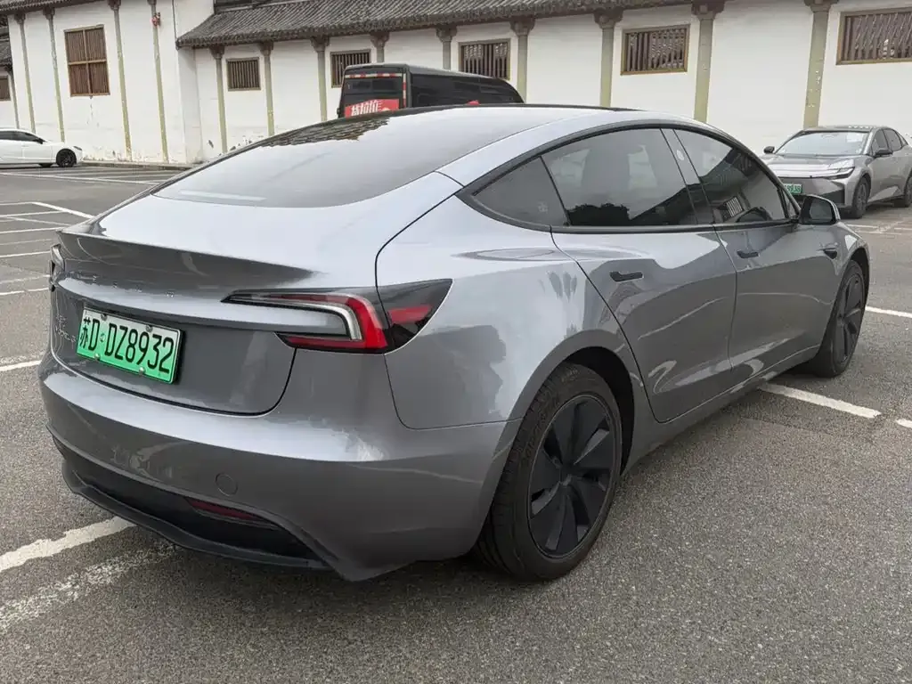 Tesla Model 3 — фото 7