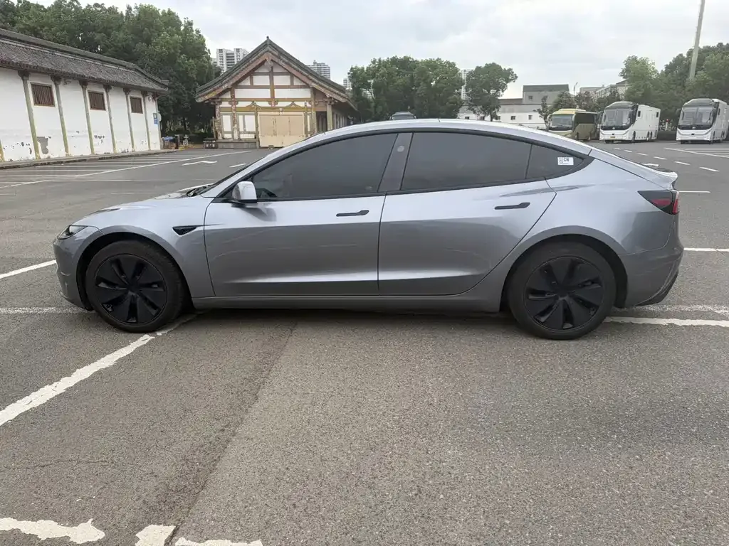 Tesla Model 3 — фото 5