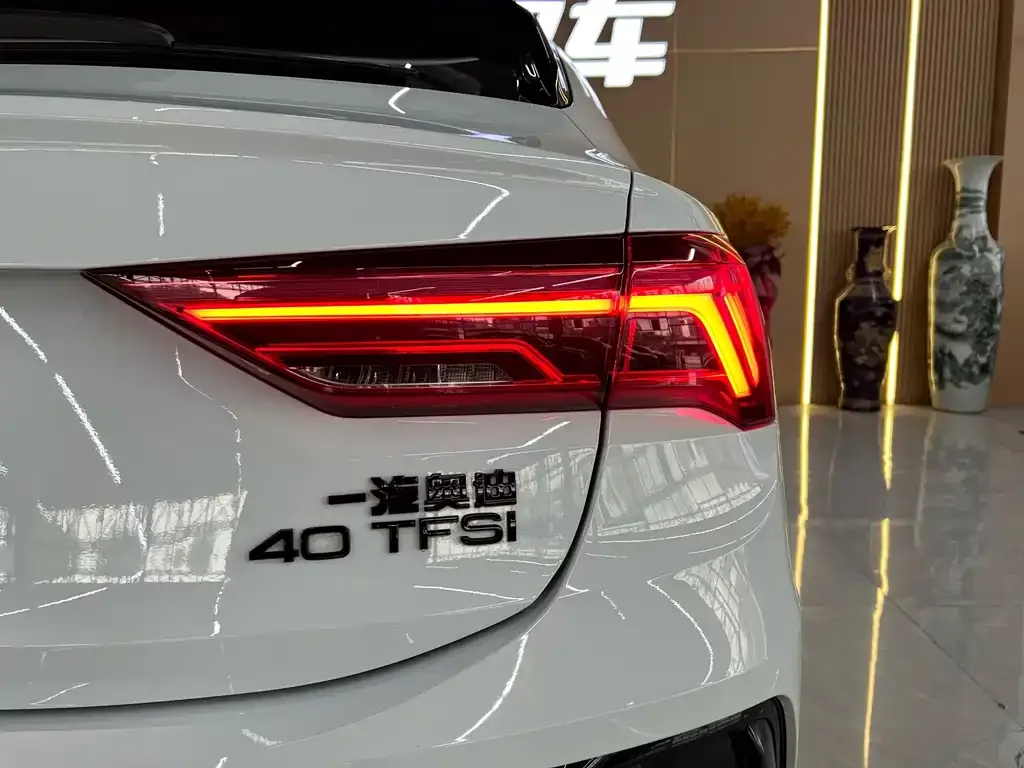 Audi Q3 Sportback — фото 10