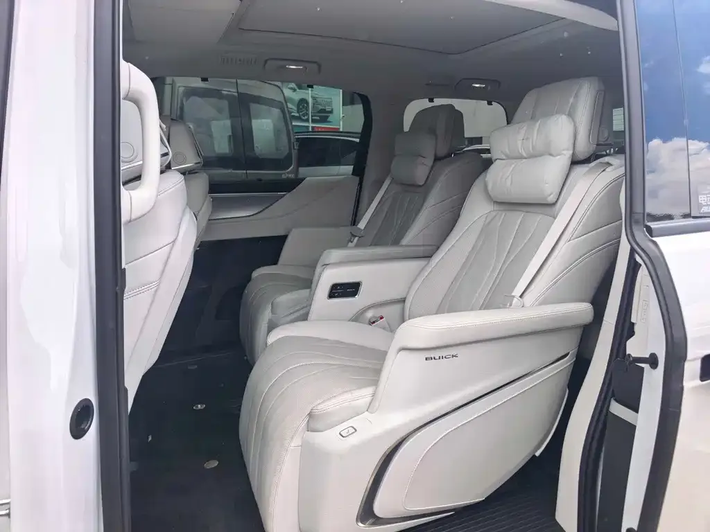 Buick GL8 Hybrid — фото 2