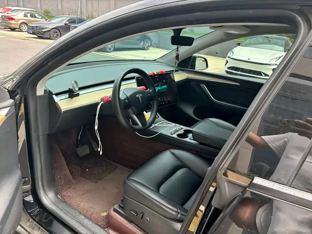 Tesla Model Y — фото 9