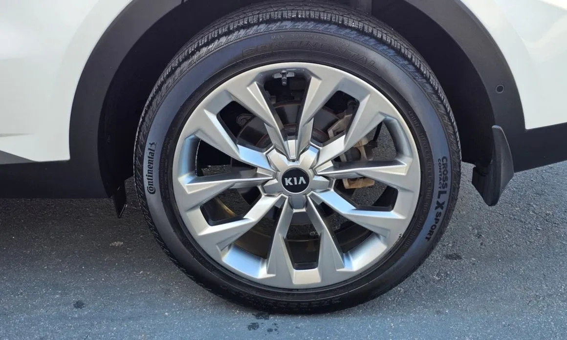 Kia Sorento — фото 6