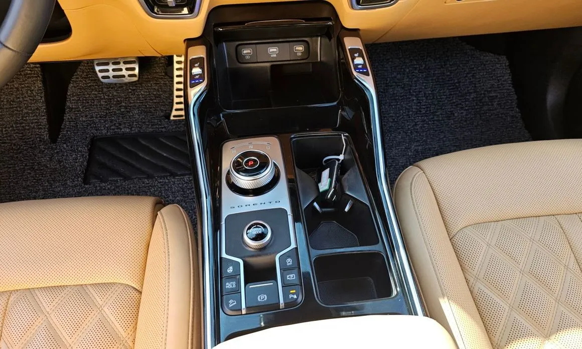 Kia Sorento — фото 9