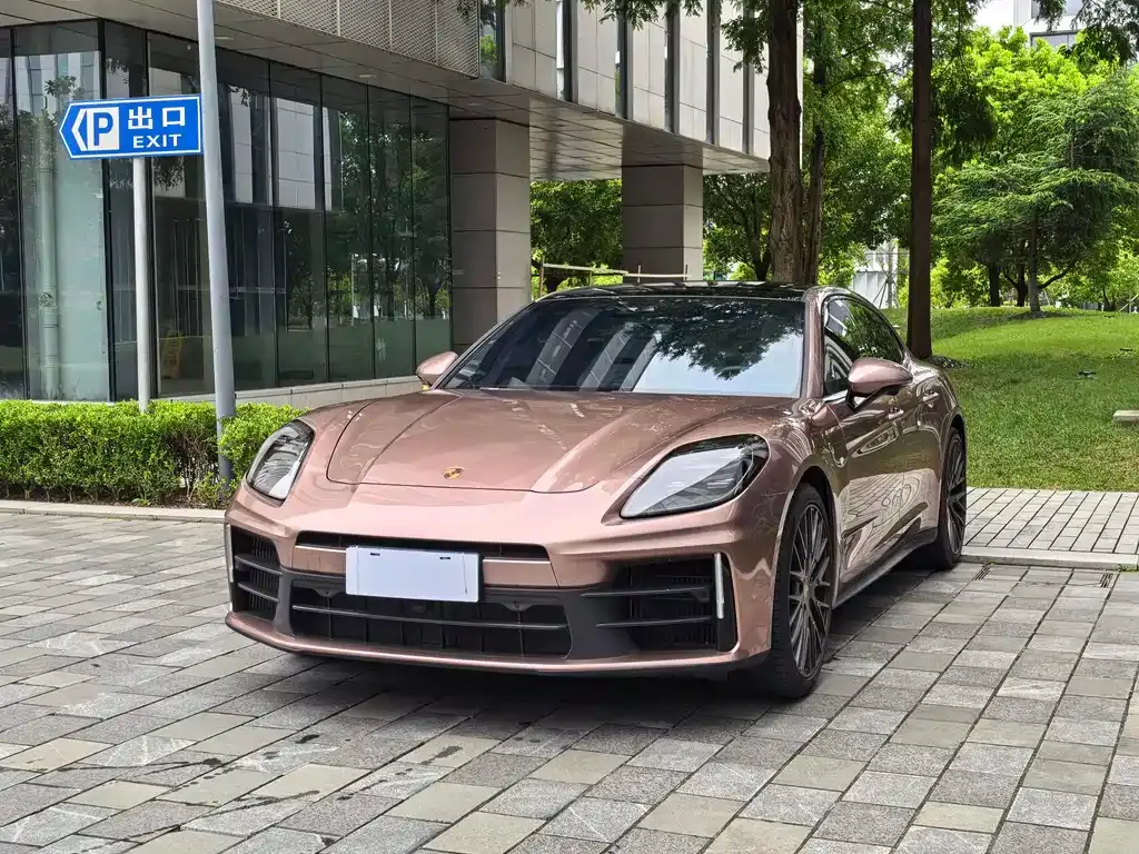 Porsche Panamera — фото 1