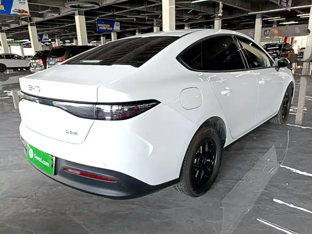 BYD Seal 05 DM-i — фото 7