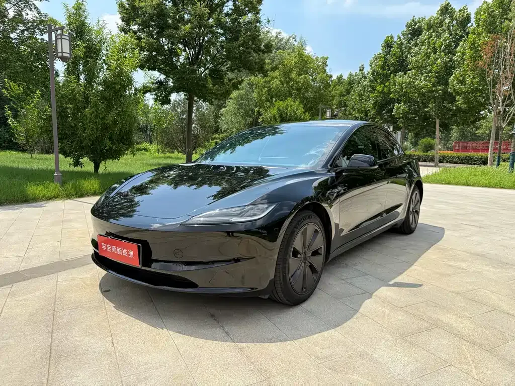 Tesla Model 3 — фото 1