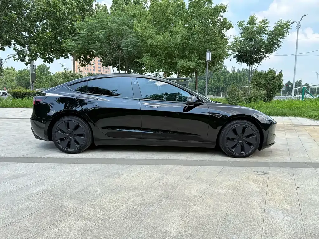 Tesla Model 3 — фото 2