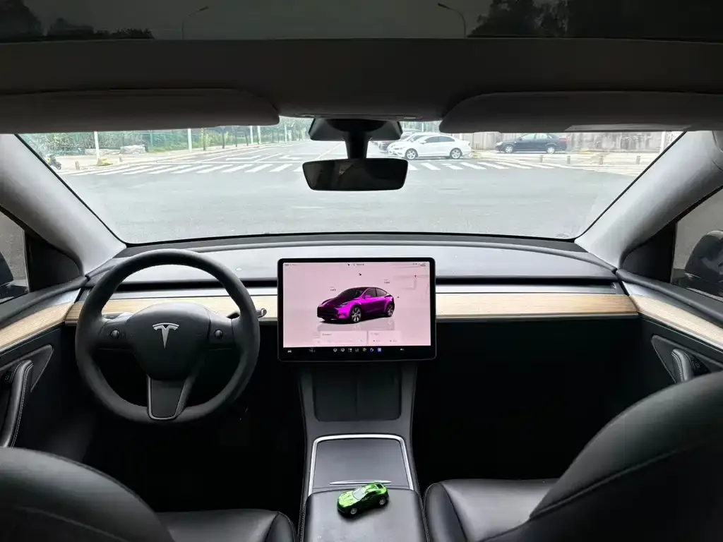 Tesla Model Y — фото 3