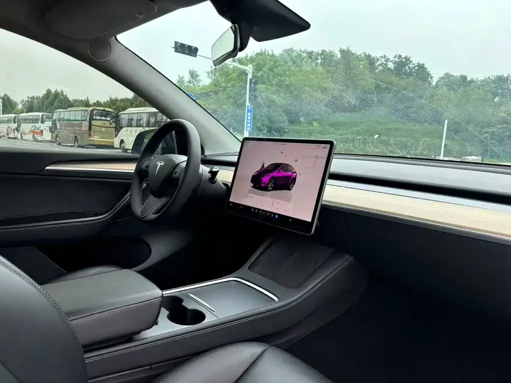 Tesla Model Y — фото 2