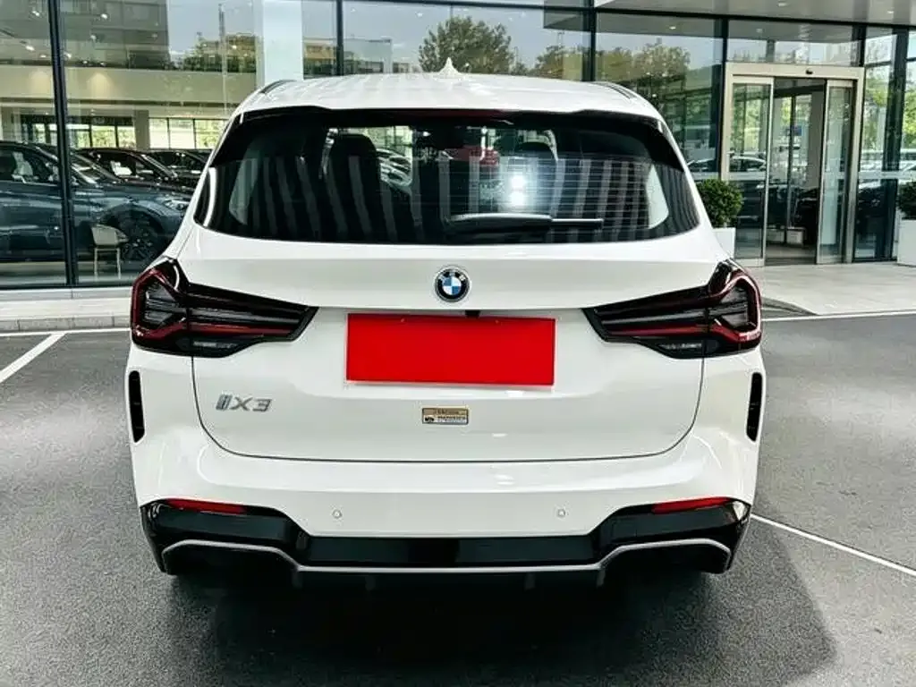 BMW iX3 — фото 6