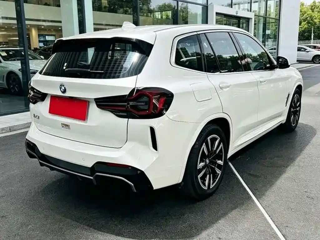 BMW iX3 — фото 9