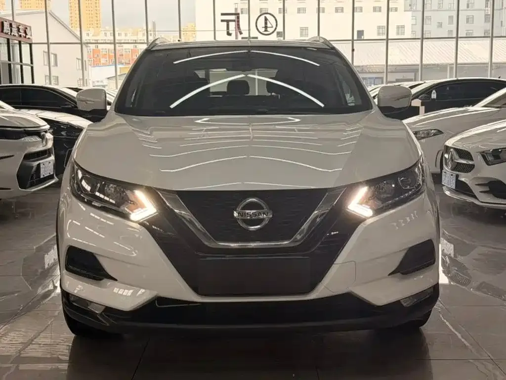 Nissan Qashqai — фото 1