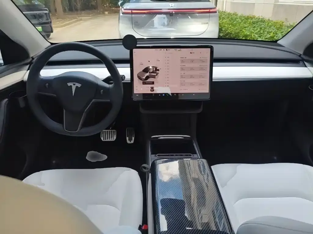 Tesla Model Y — фото 9