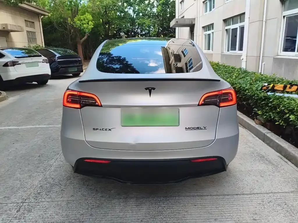 Tesla Model Y — фото 3