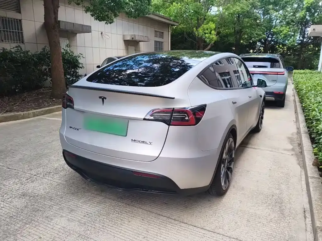 Tesla Model Y — фото 4