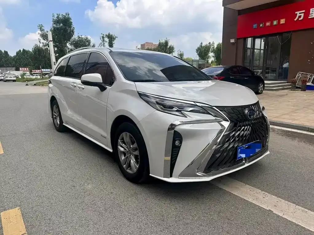 Toyota Sienna — фото 7