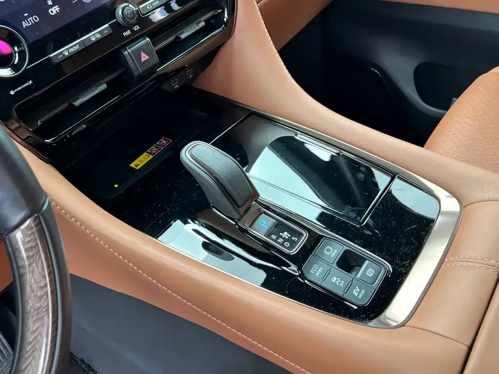 Toyota Alphard — фото 4