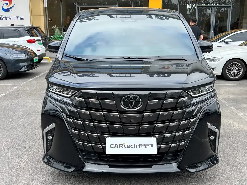 Toyota Alphard — фото 8