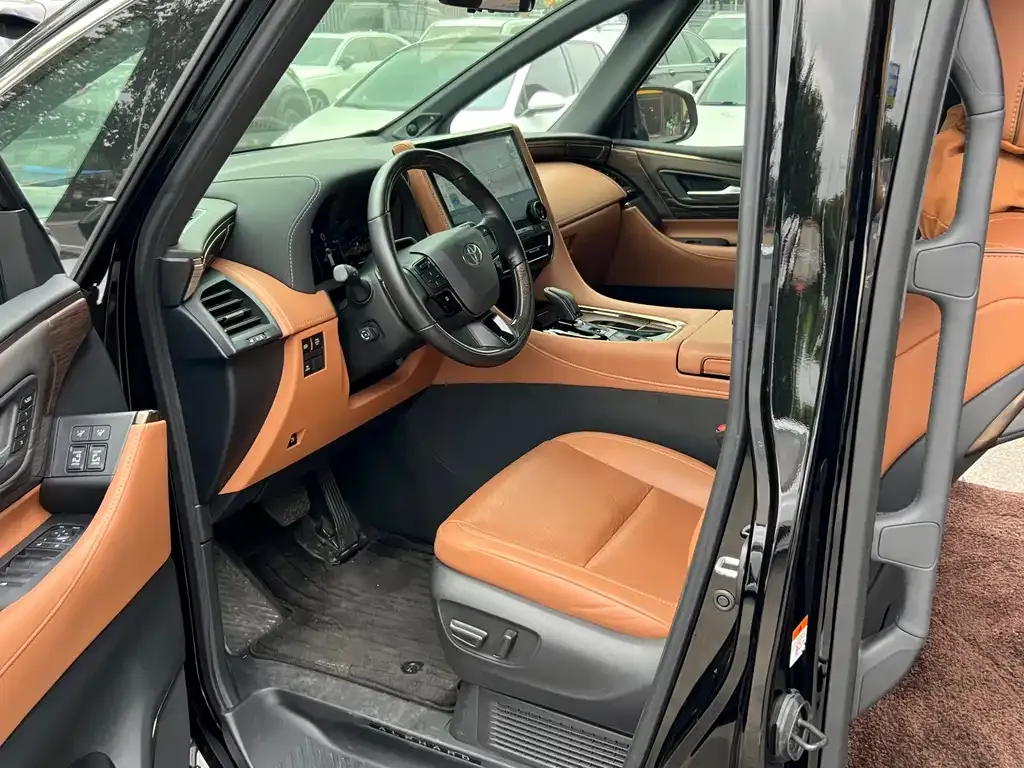 Toyota Alphard — фото 10