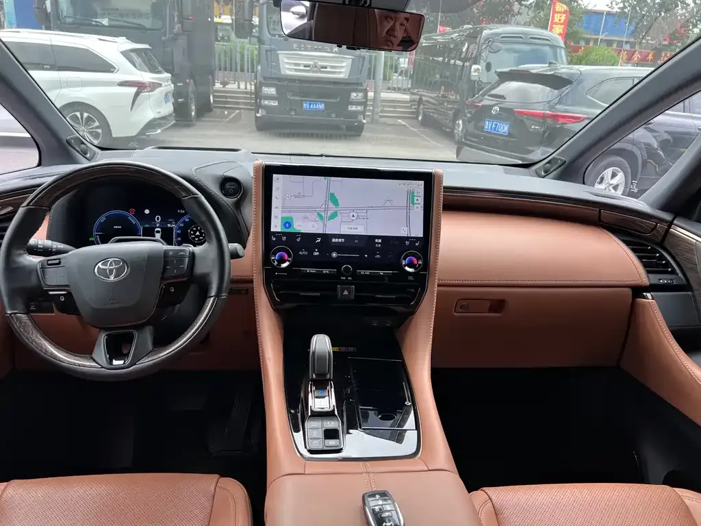Toyota Alphard — фото 7