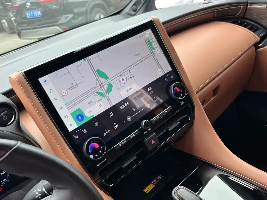 Toyota Alphard — фото 9