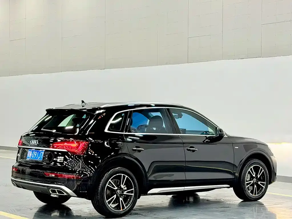 Audi Q5L — фото 9
