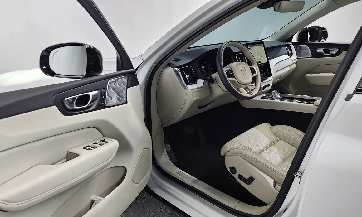 Volvo XC60 — фото 10