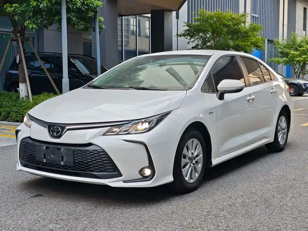 Toyota Corolla — фото 1