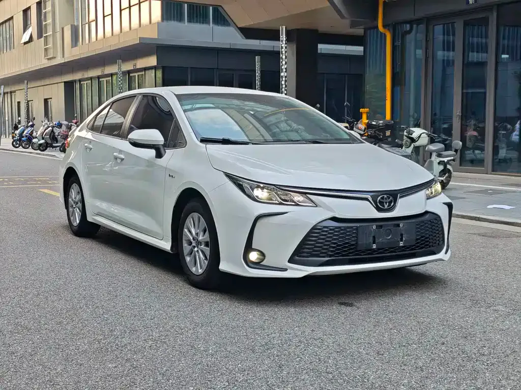Toyota Corolla — фото 10