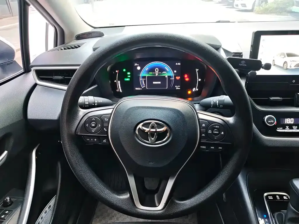 Toyota Corolla — фото 4