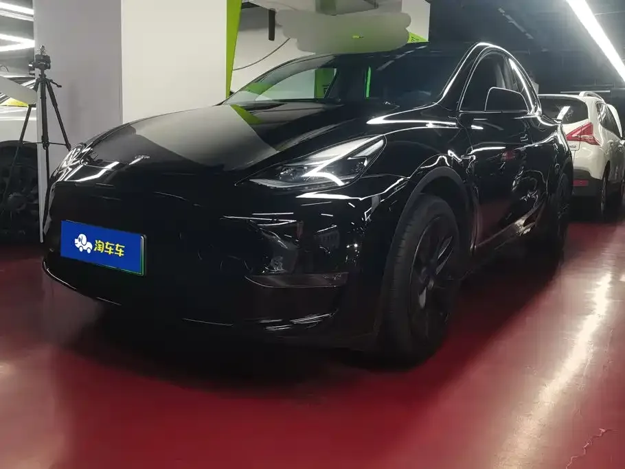 Tesla Model Y — фото 1