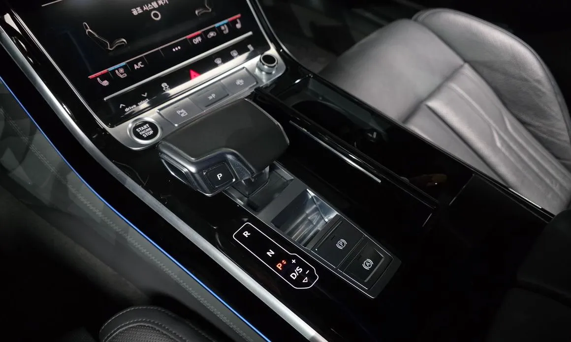 Audi A8 — фото 4