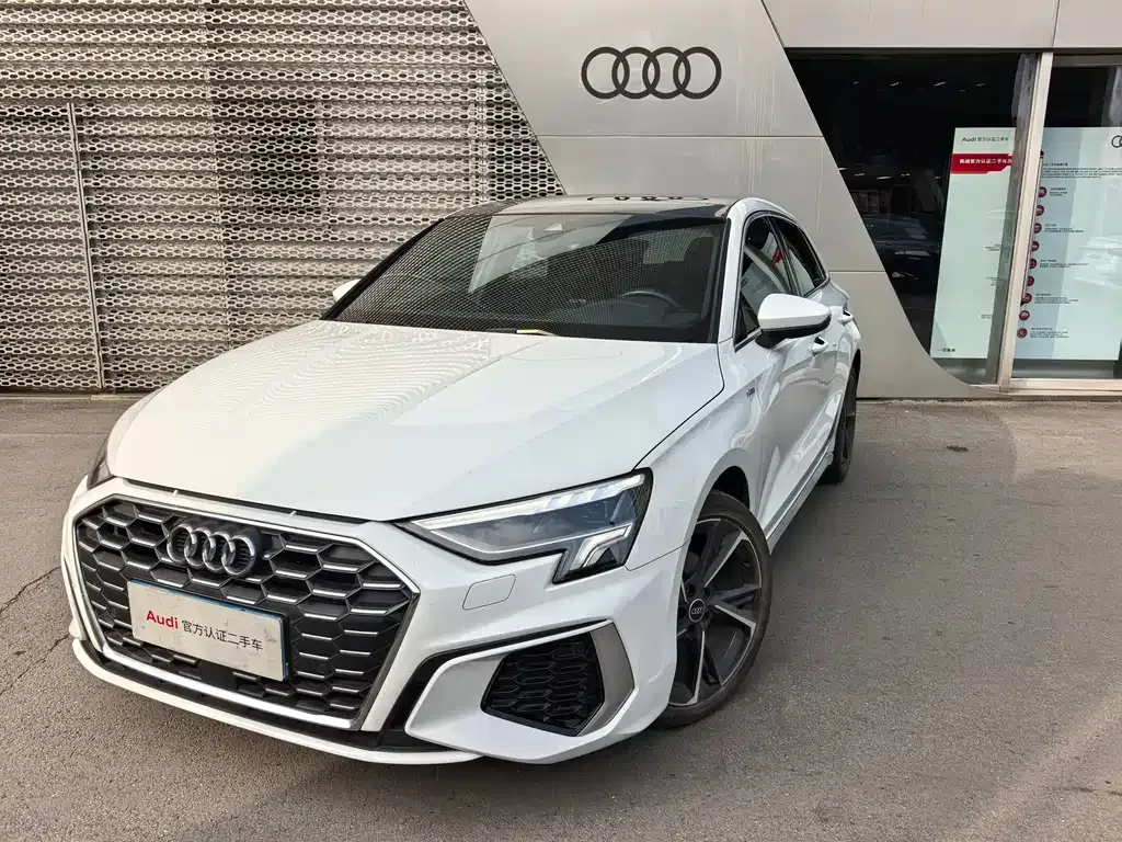 Audi A3 — фото 1