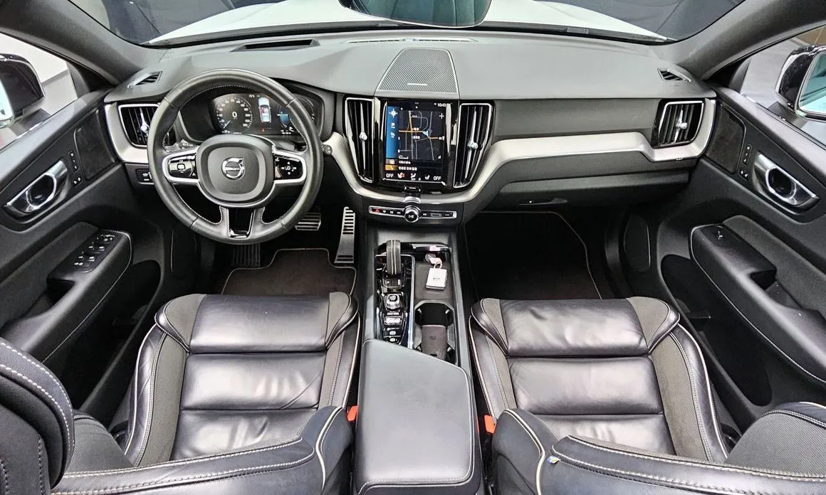 Volvo XC60 — фото 10