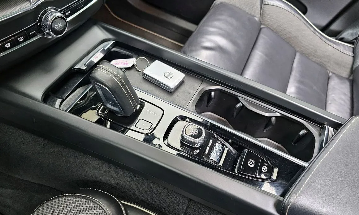 Volvo XC60 — фото 7