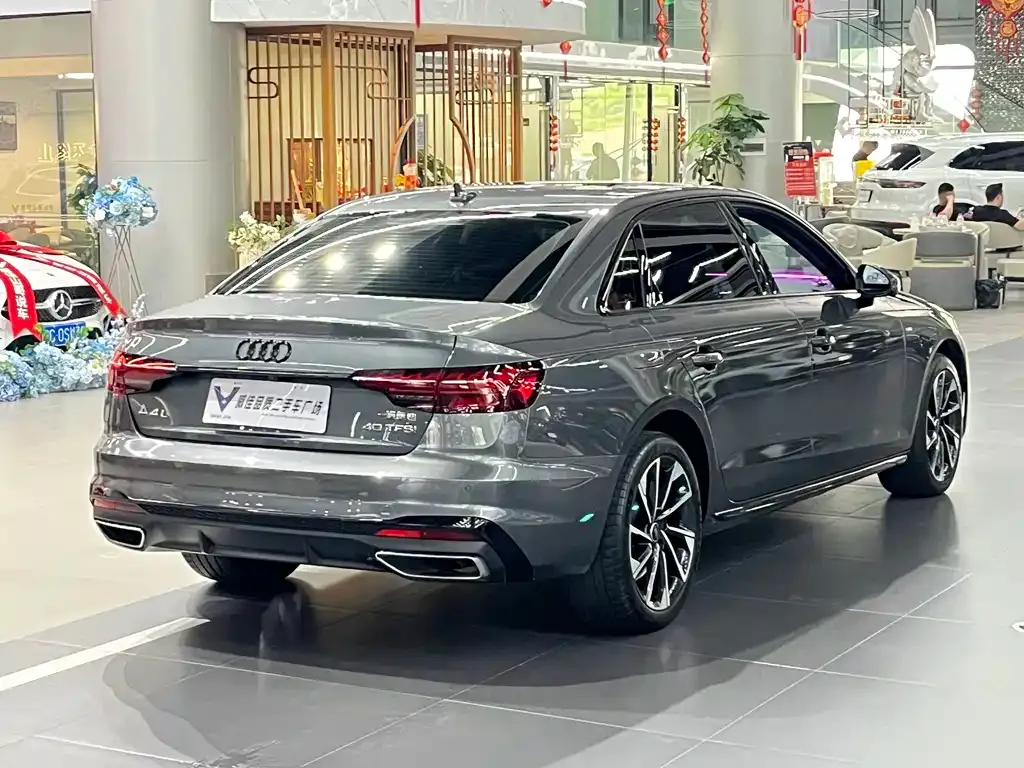 Audi A4L — фото 4