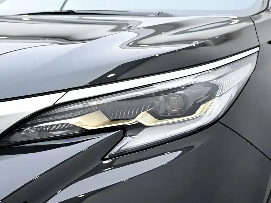 Toyota Granvia — фото 4