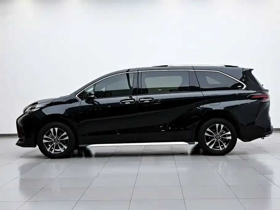Toyota Granvia — фото 2