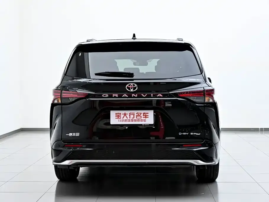 Toyota Granvia — фото 10