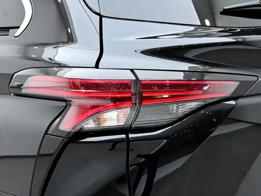 Toyota Granvia — фото 9