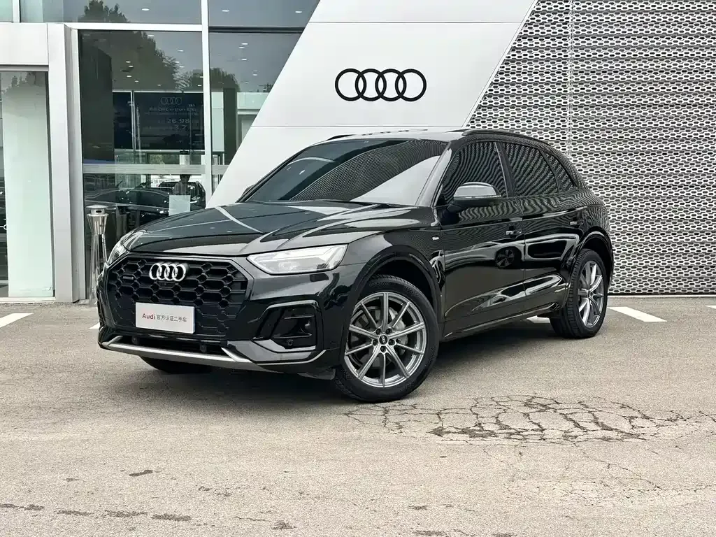 Audi Q5L — фото 1
