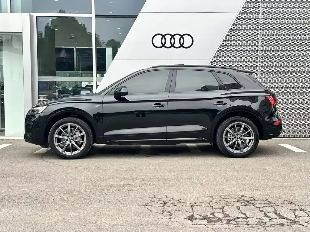 Audi Q5L — фото 7